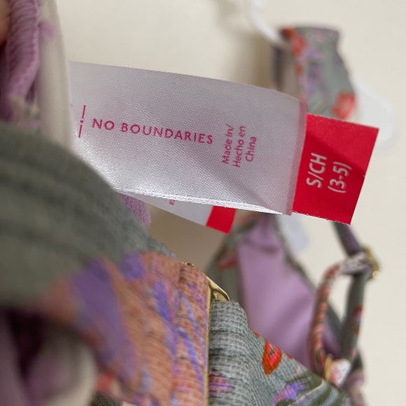 Two bikini tops. - Picture 3 of 7